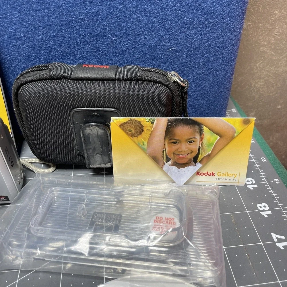Kodak EasyShare C633 6.1MP Digital Camera - Silver camera only‎ parts or repair